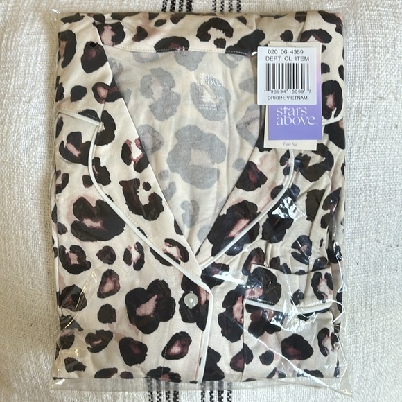 NWT Stars Above Leopard Print Pajama Set - Picture 7 of 8
